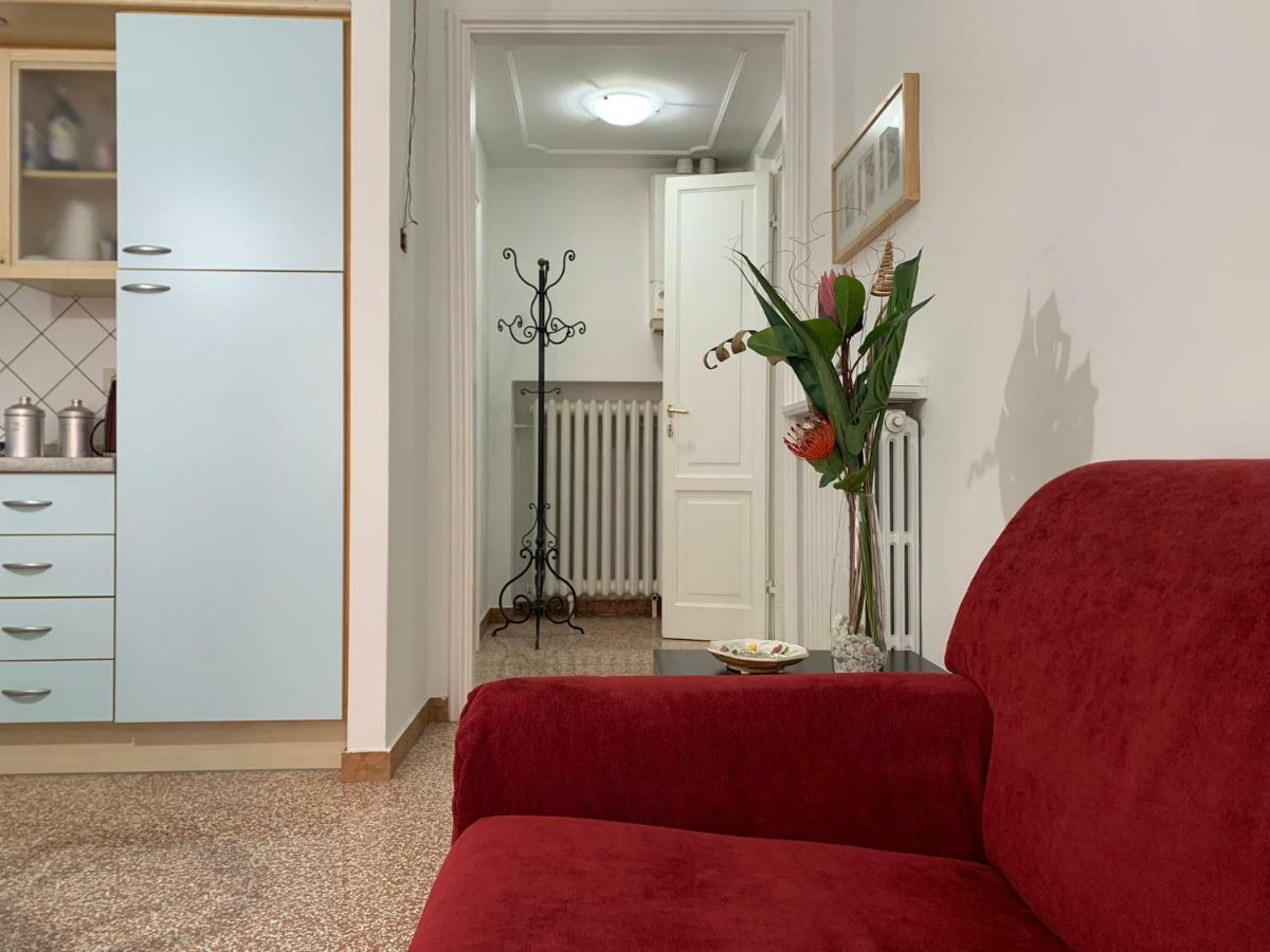 Апартаменты Temporary House Oberdan Болонья Экстерьер фото